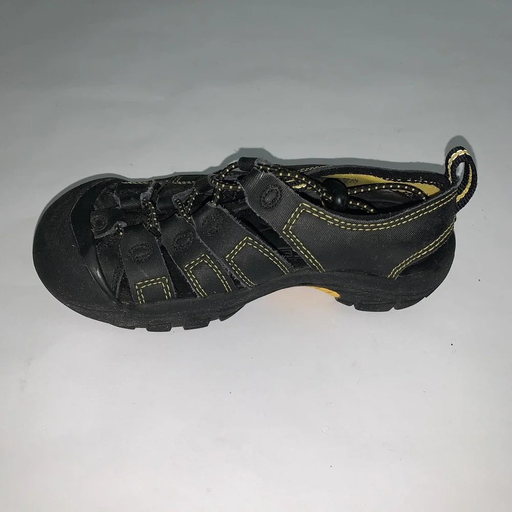 KEEN Newport H2 Sandals Kids 13 Black Fisherman Toe Bumper Bungee Water Hiking